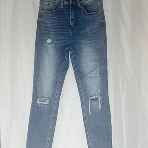 Women’s Risen Skinny Leg Jean Distressed Look Size 27/5